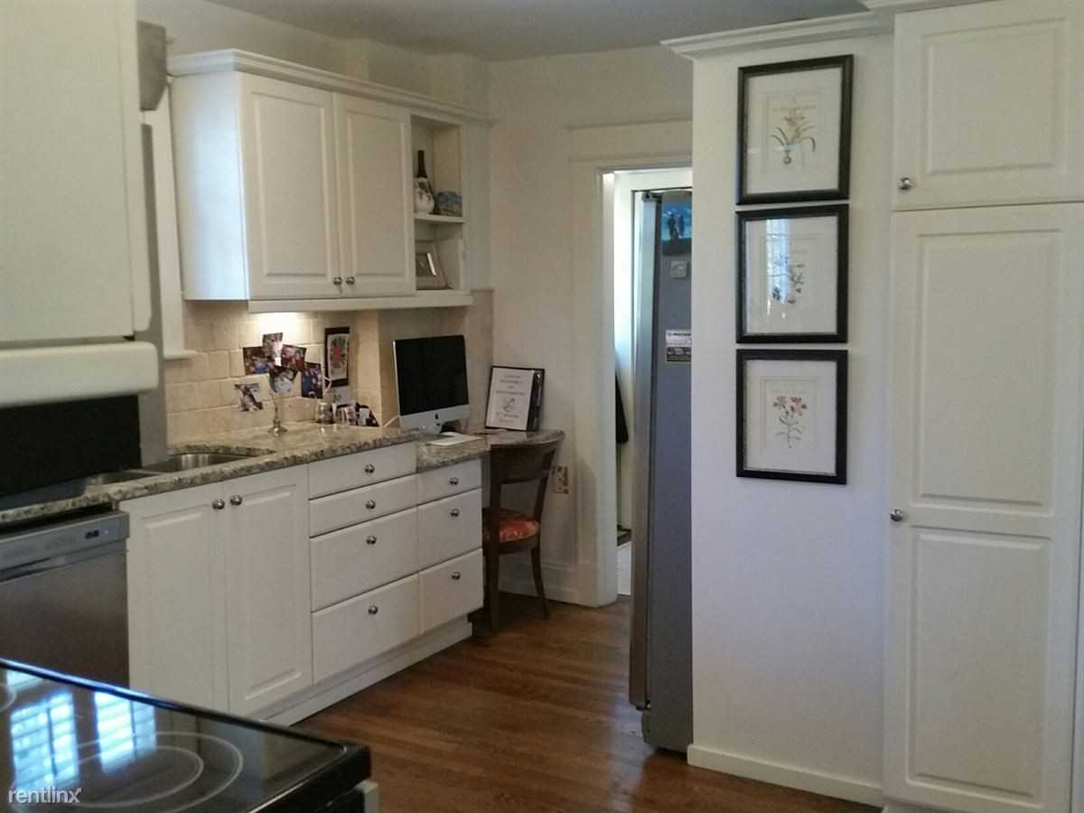 2316 Lafayette Ave - Photo 3 of 10