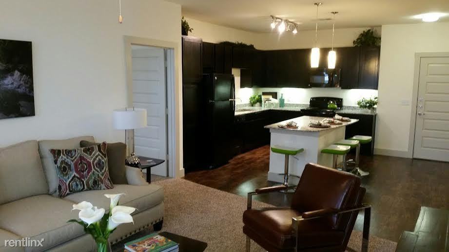 12003 Huebner Rd - Photo 3 of 8