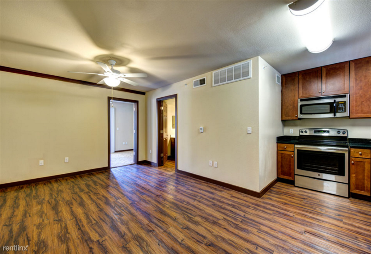 222 E Riverside Dr - Photo 3 of 9