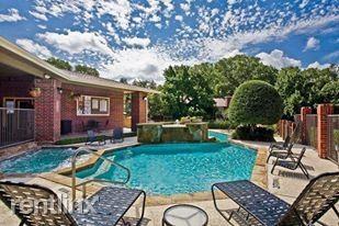 2711 Trinity Bend Cir - Photo 2 of 4