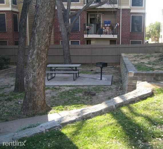 1135 Silverwood Dr - Photo 3 of 6