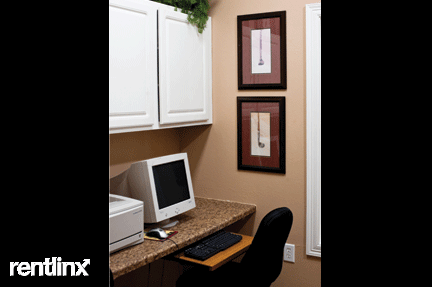 2801 Turnberry Dr - Photo 3 of 7