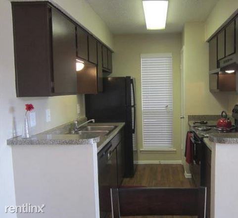 1601 Weyland Dr - Photo 3 of 5