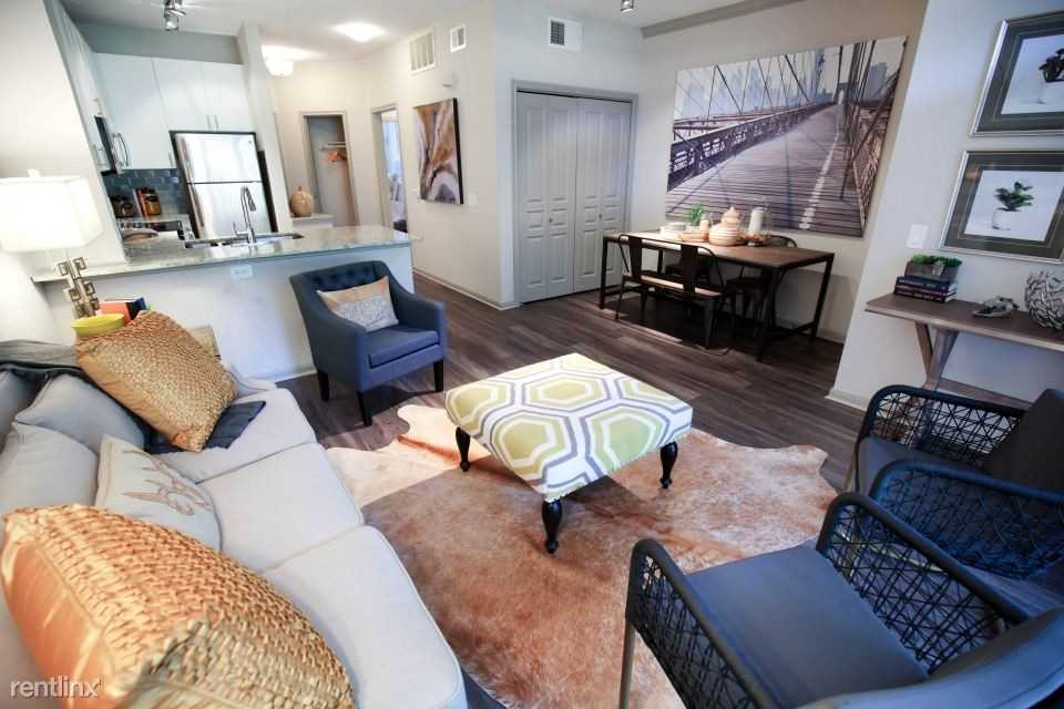 2450 Oak Hill Cir - Photo 2 of 10