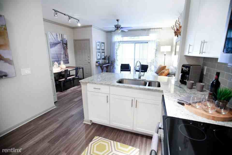 2450 Oak Hill Cir - Photo 3 of 10