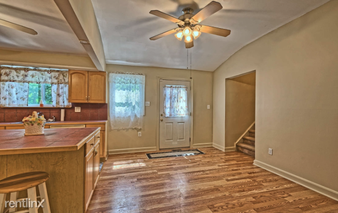 106 Oak Ave - Photo 3 of 10