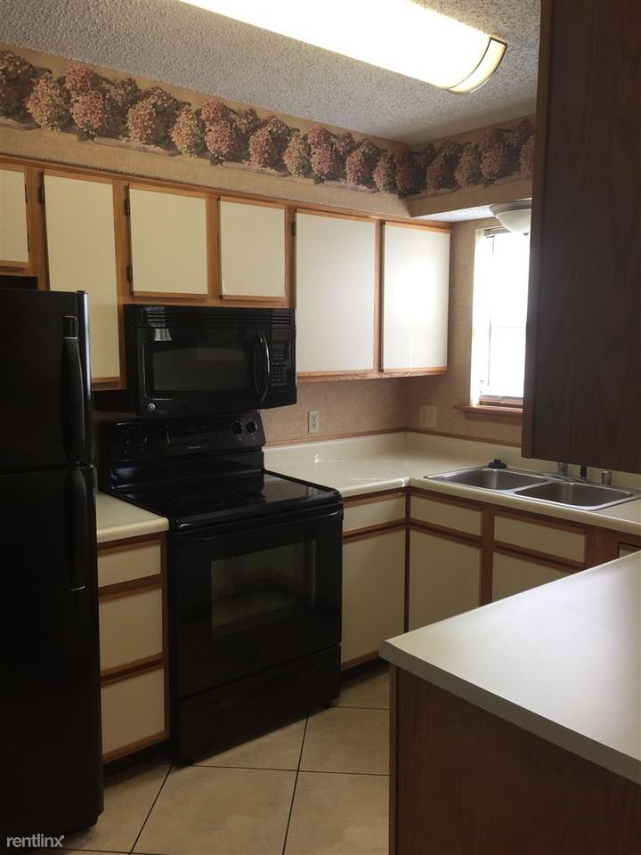 460 N Garrett St #C - Photo 2 of 9