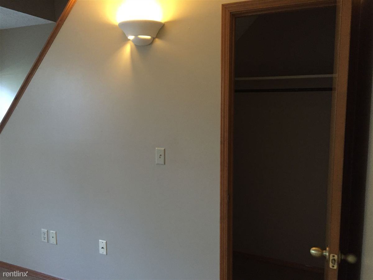 460 N Garrett St #C - Photo 3 of 9
