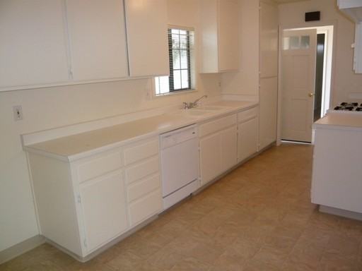 318 Stansbury Dr - Photo 2 of 6