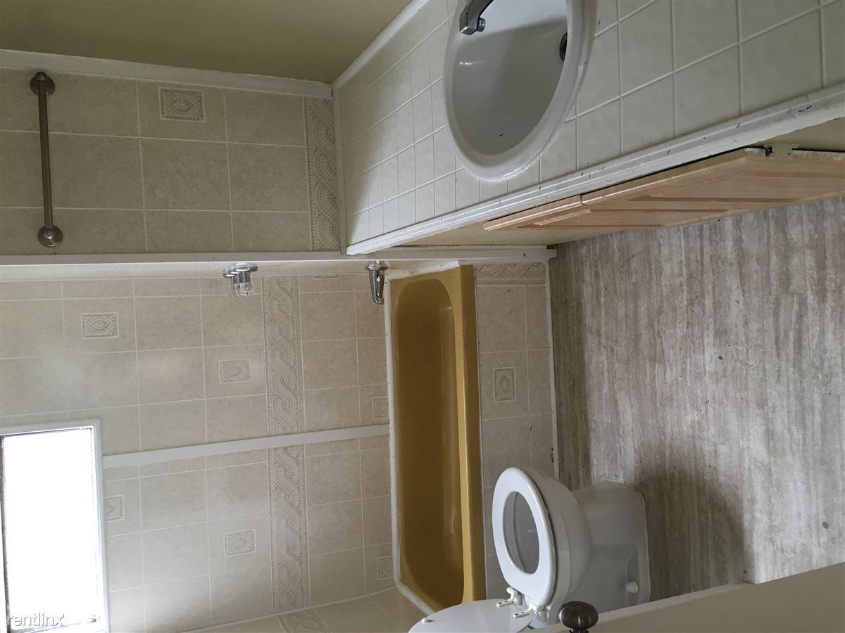 5123 E Broadway Ave - Photo 3 of 6