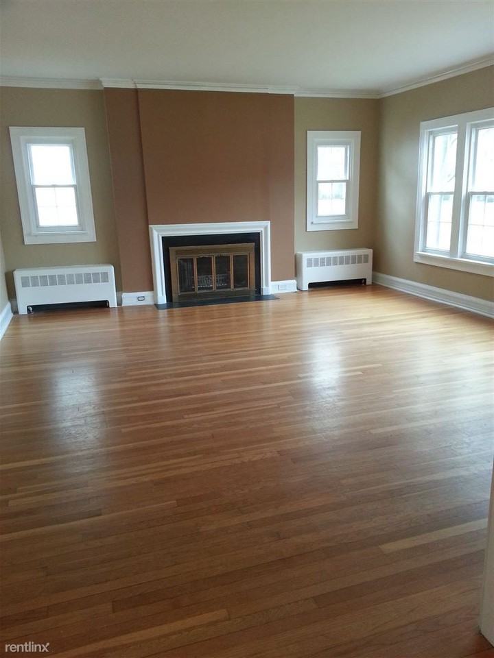 3445 N Summit Ave - Photo 2 of 17