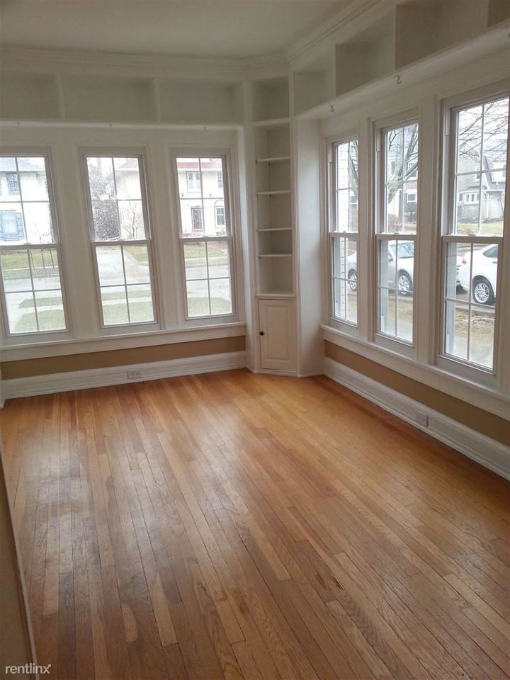 3445 N Summit Ave - Photo 3 of 17