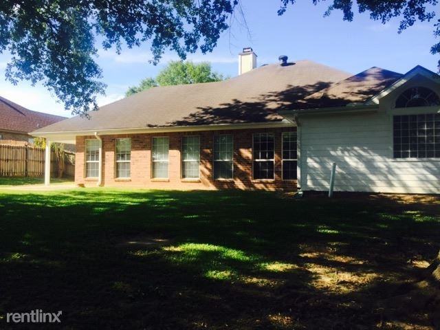 106 Corinth Ave - Photo 2 of 10