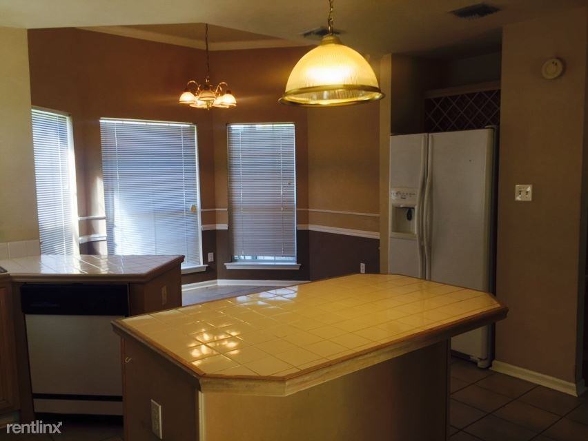 106 Corinth Ave - Photo 3 of 10