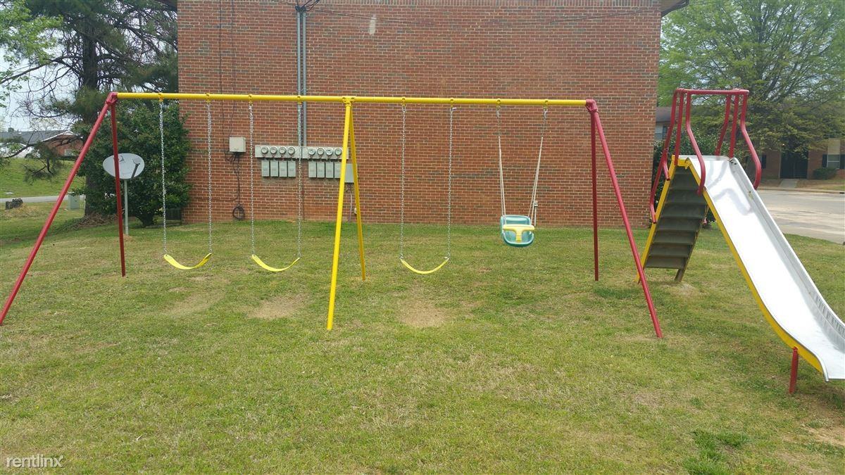 Woodland View Apts - Photo 2 of 2