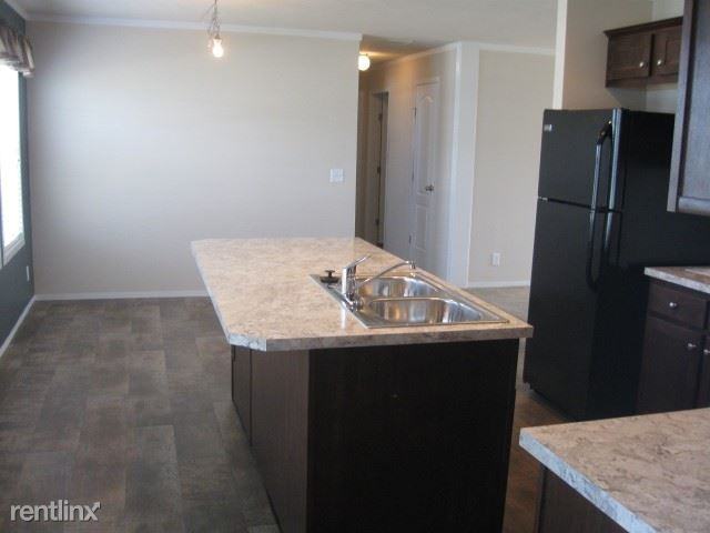 2672 Autumn Lake Dr - Photo 2 of 5