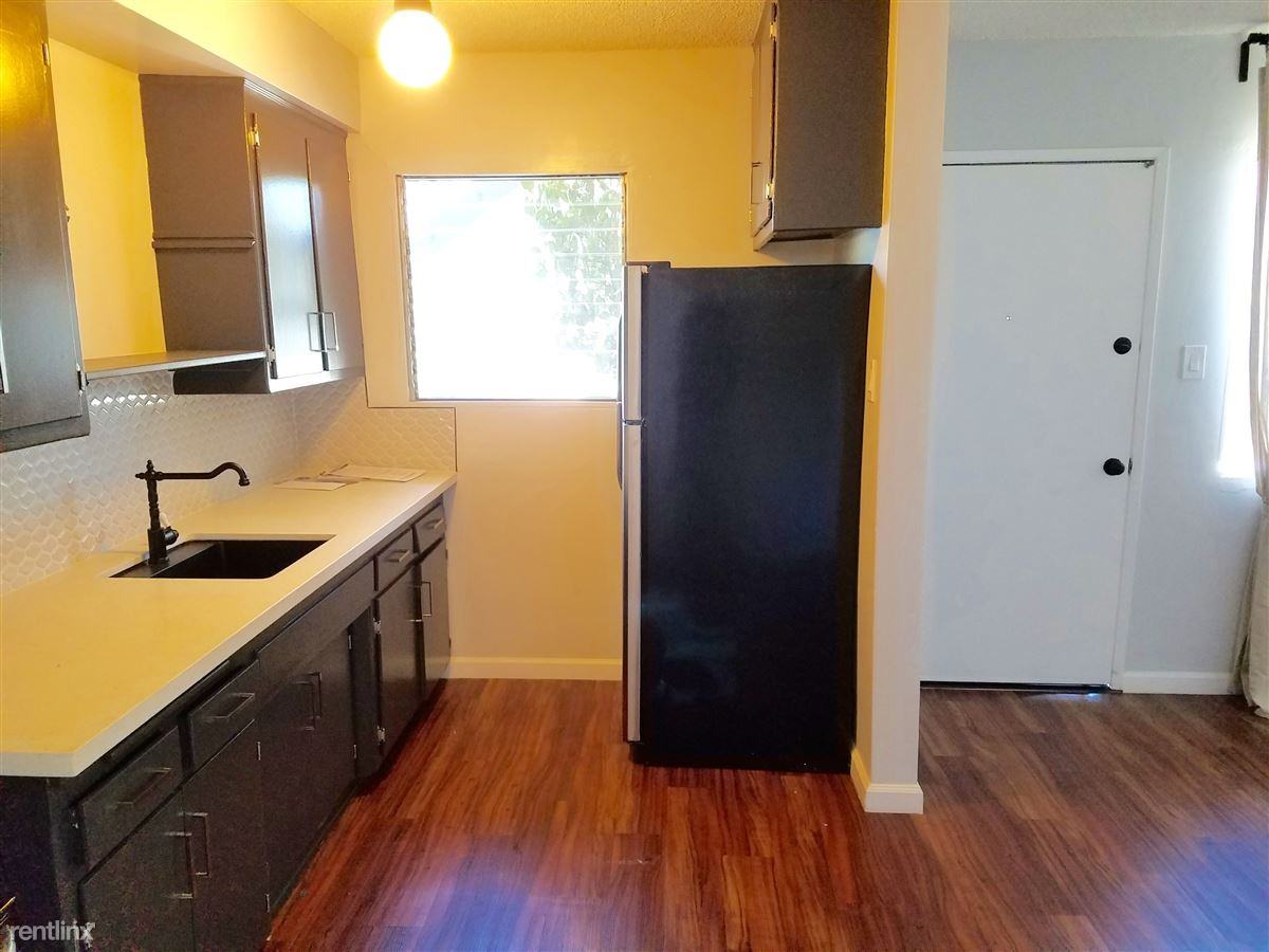 440 E Acacia Ave - Photo 3 of 11