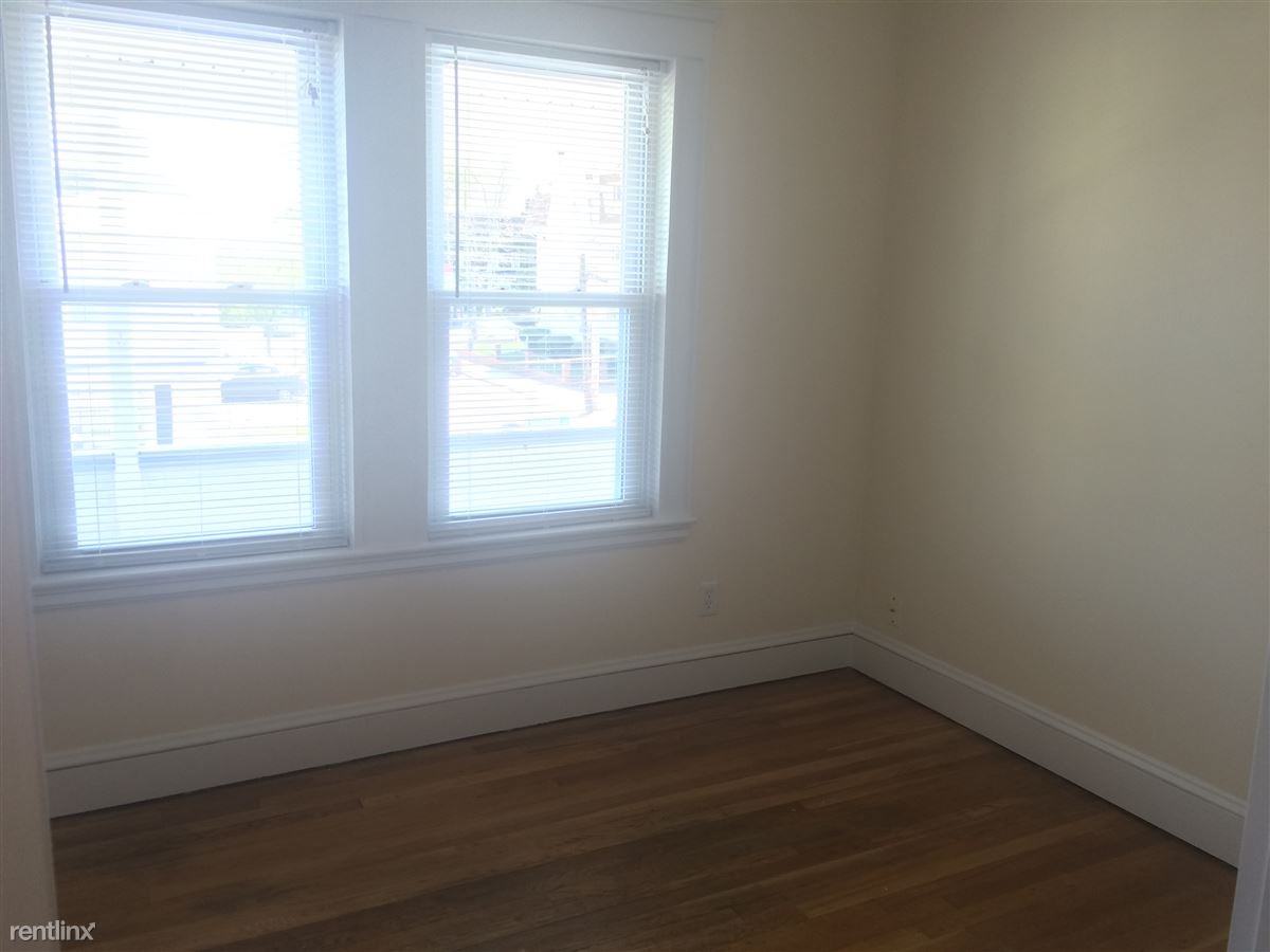 8 Vassar St - Photo 3 of 7