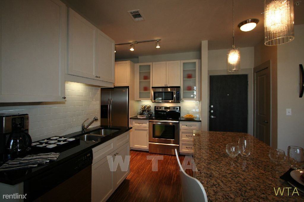 1611 W 5th St - Photo 2 of 9