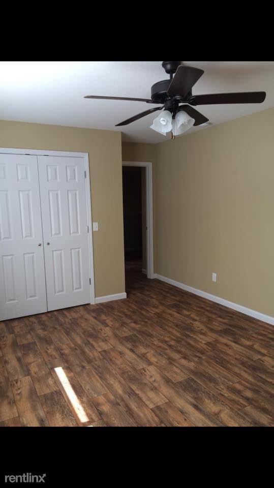 1501 Lyndel St #A - Photo 2 of 8