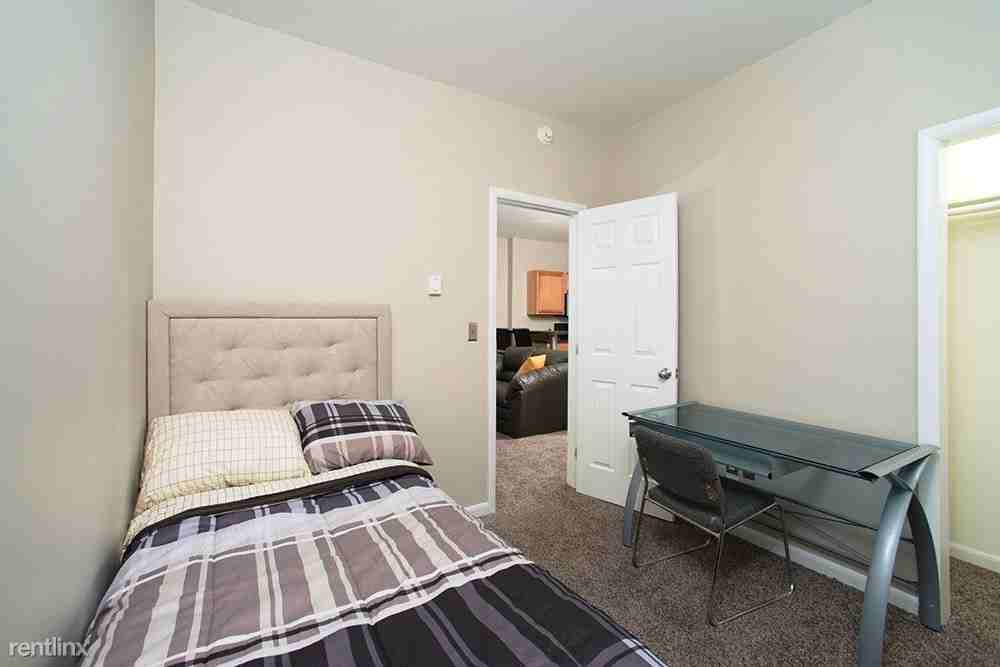 162 10th St - Photo 2 of 4