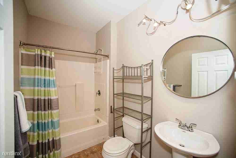 162 10th St - Photo 3 of 4