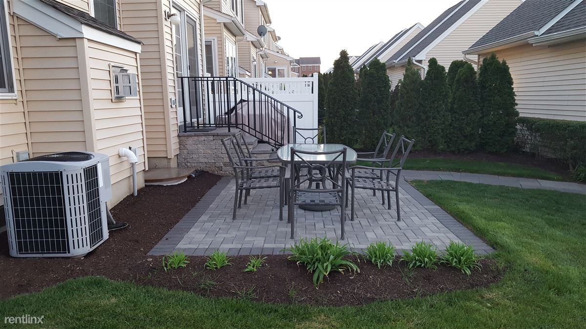 3070 Dorchester St E - Photo 2 of 10