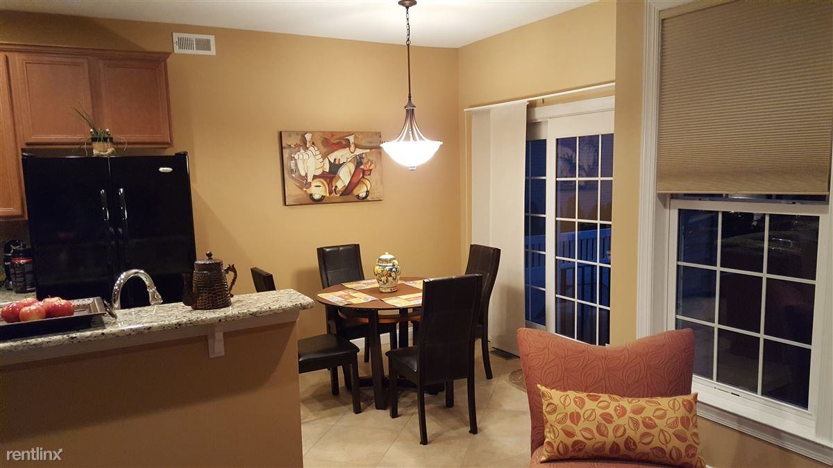 3070 Dorchester St E - Photo 3 of 10