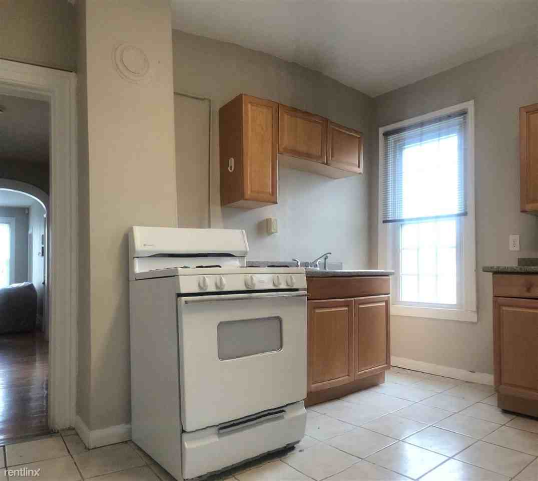 107 11th St - Photo 2 of 15