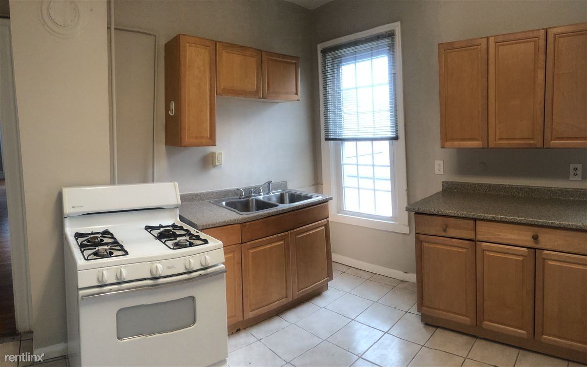 107 11th St - Photo 3 of 15