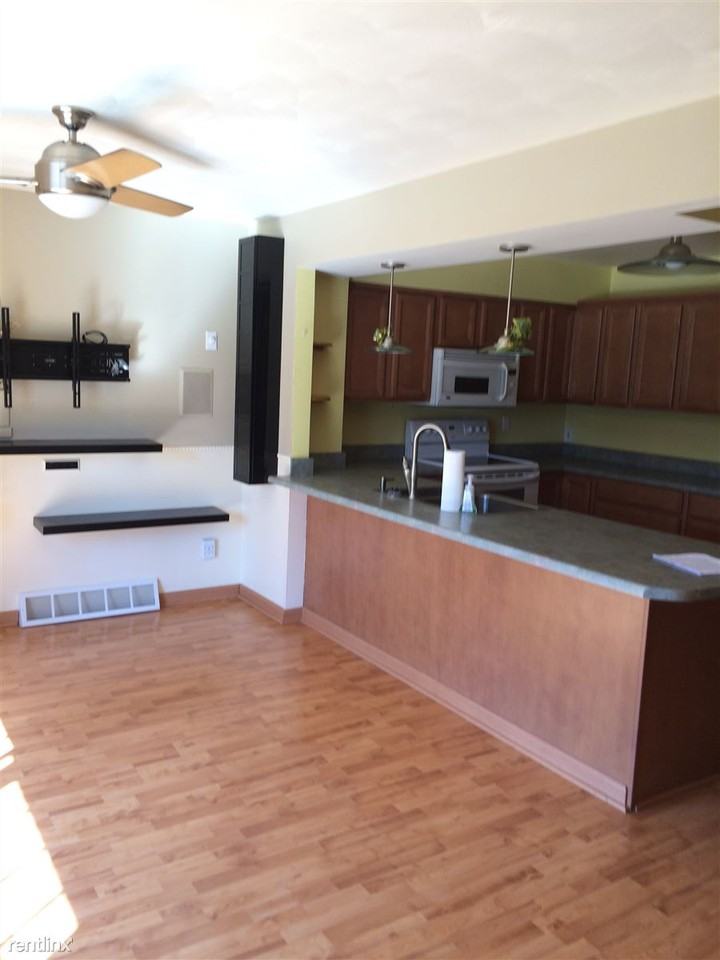 301 Dawn Ct - Photo 2 of 7