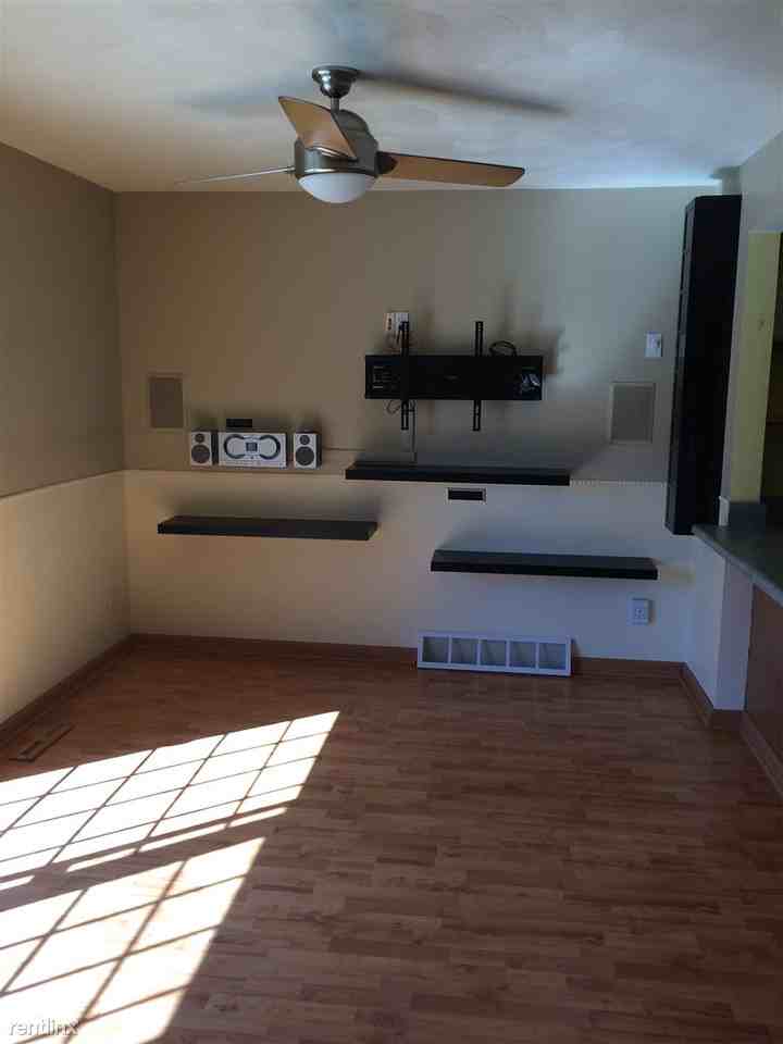 301 Dawn Ct - Photo 3 of 7