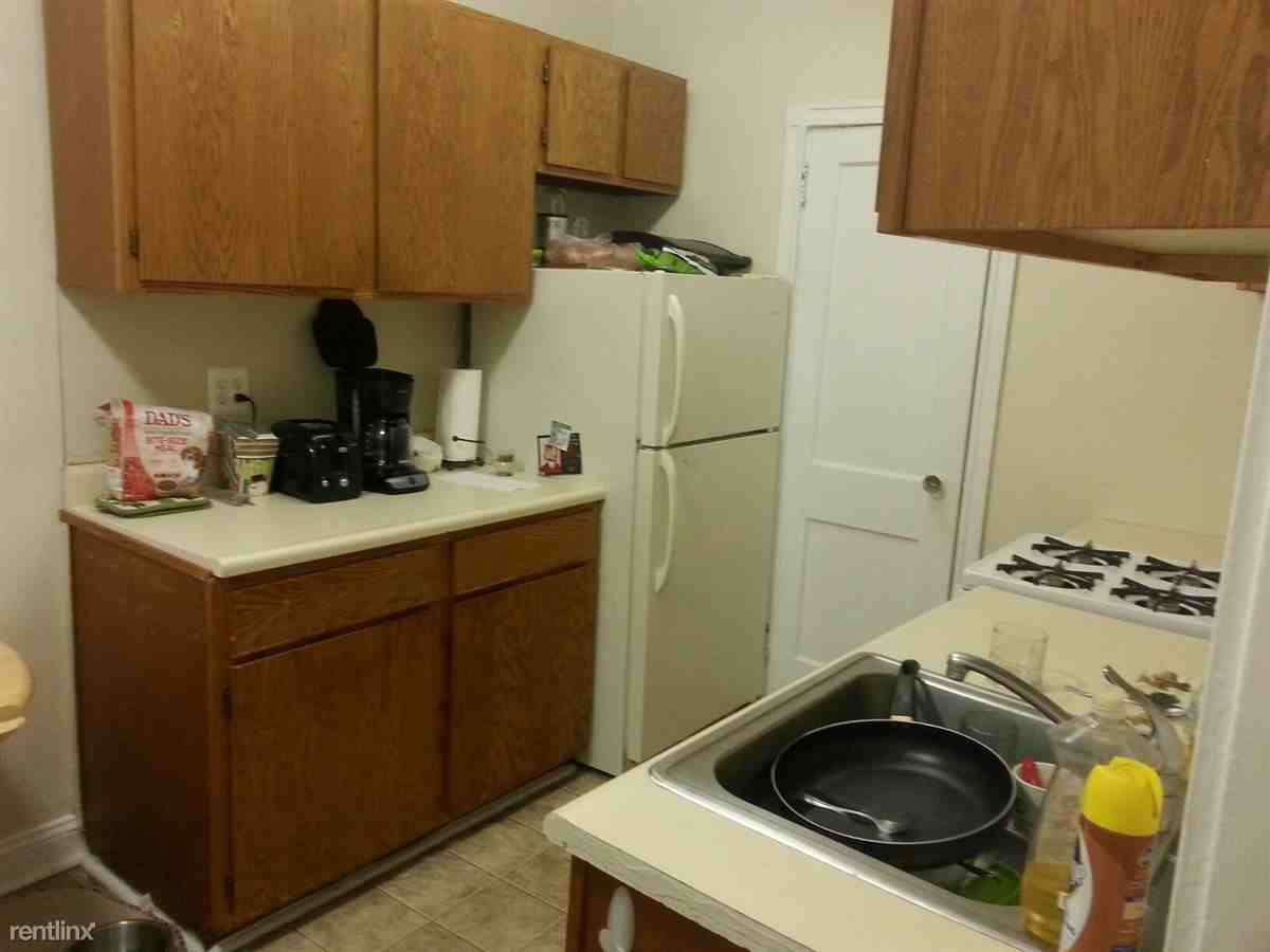 4740 Pine St - Photo 2 of 6