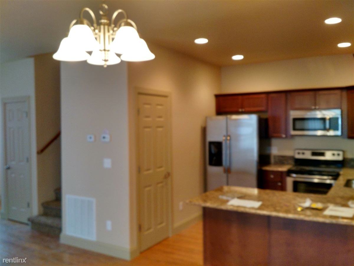 5807 Victoria Ave #C - Photo 3 of 6