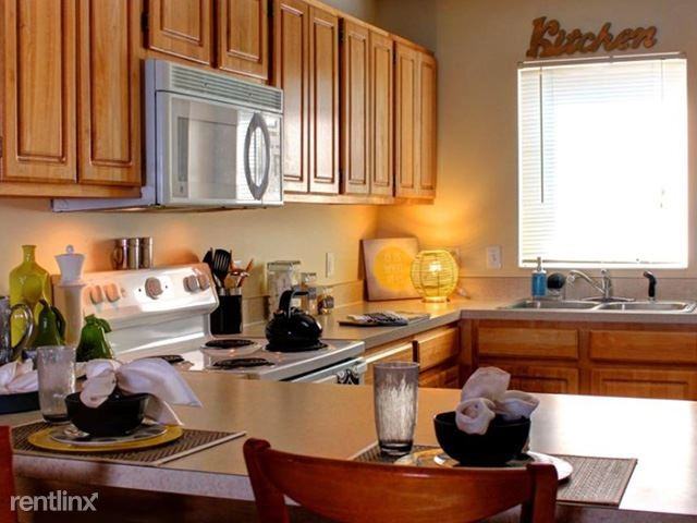 700 Howard St - Photo 2 of 17