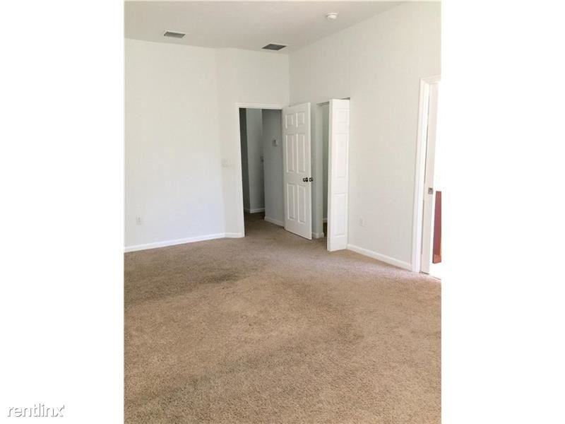 1540 NW 45th St #1-4 - Photo 3 of 11