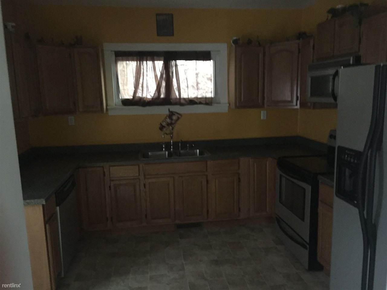 227 Nichols St - Photo 2 of 10