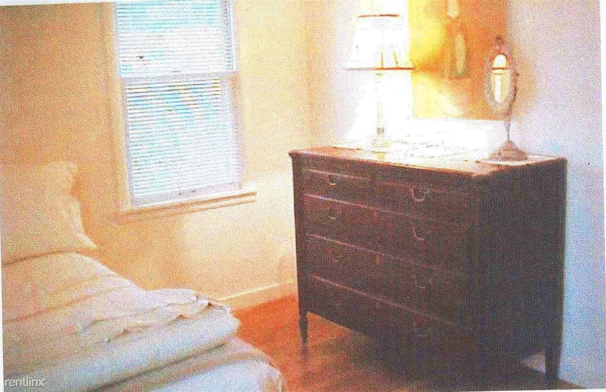 2146 Lansing St Se - Photo 3 of 9