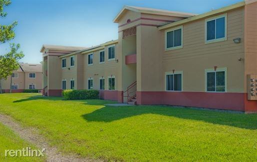 Country Manor Apartments - Photo 3 of 9