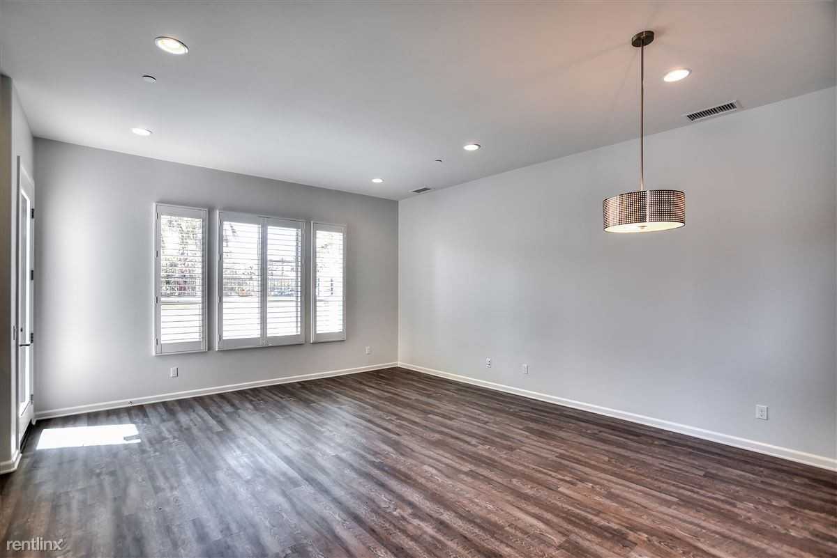 107 Primrose Dr - Photo 3 of 13
