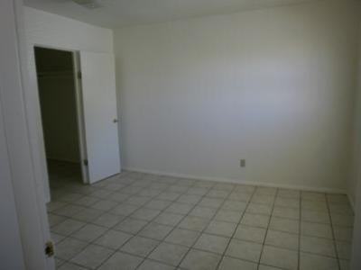 4307 S 12th Ave - Photo 3 of 5