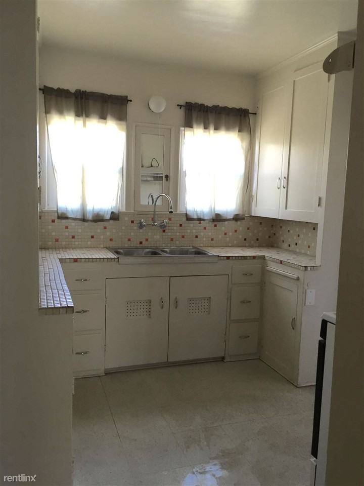 4720 N Grand Ave - Photo 2 of 9