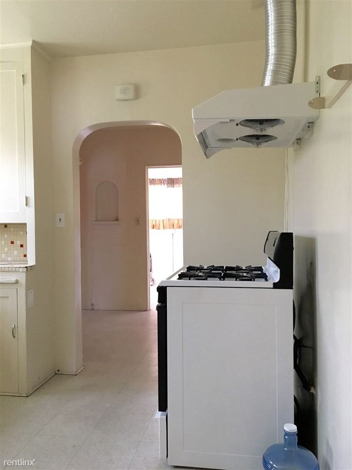 4720 N Grand Ave - Photo 3 of 9