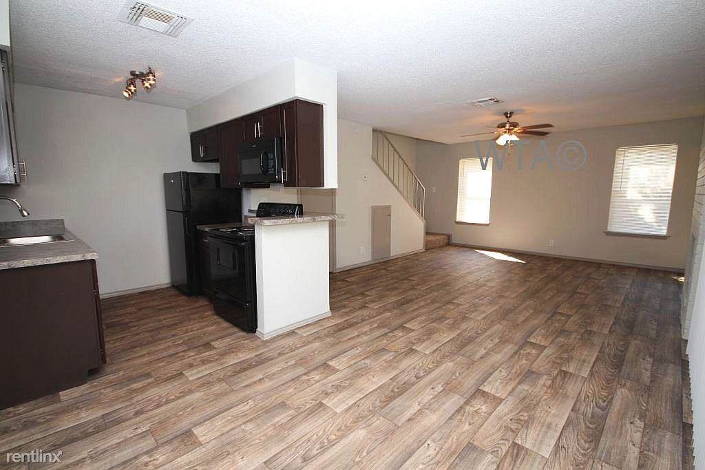 11146 Vance Jackson Rd - Photo 3 of 15