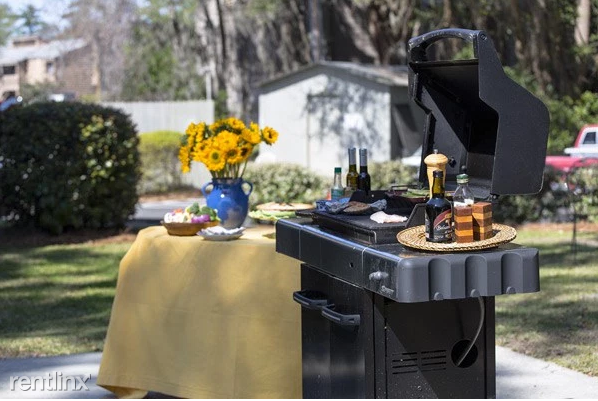 East Bay Apartments - Photo 2 of 10