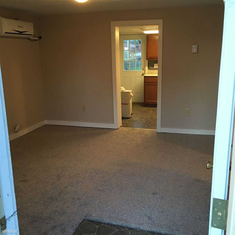 2540 N Armstrong St - Photo 2 of 15