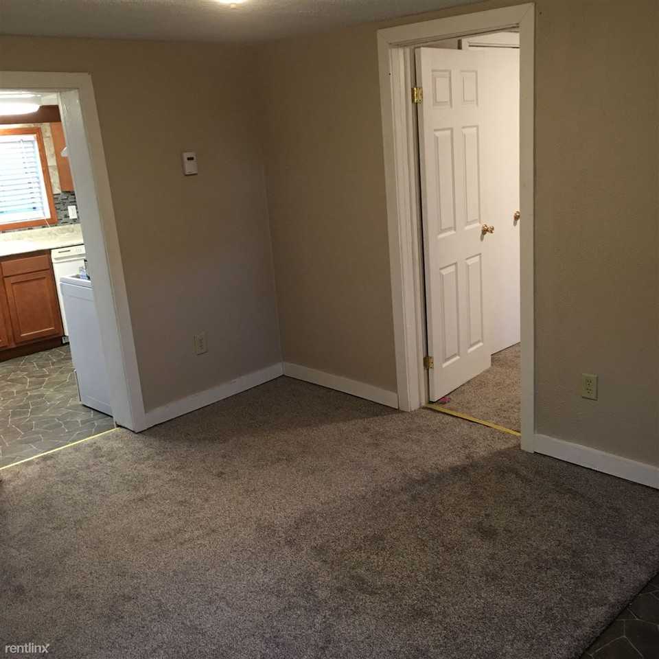 2540 N Armstrong St - Photo 3 of 15