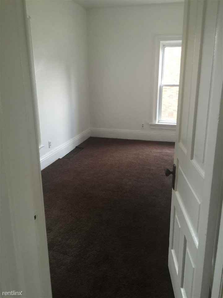 36653 Goddard Rd - Photo 2 of 9