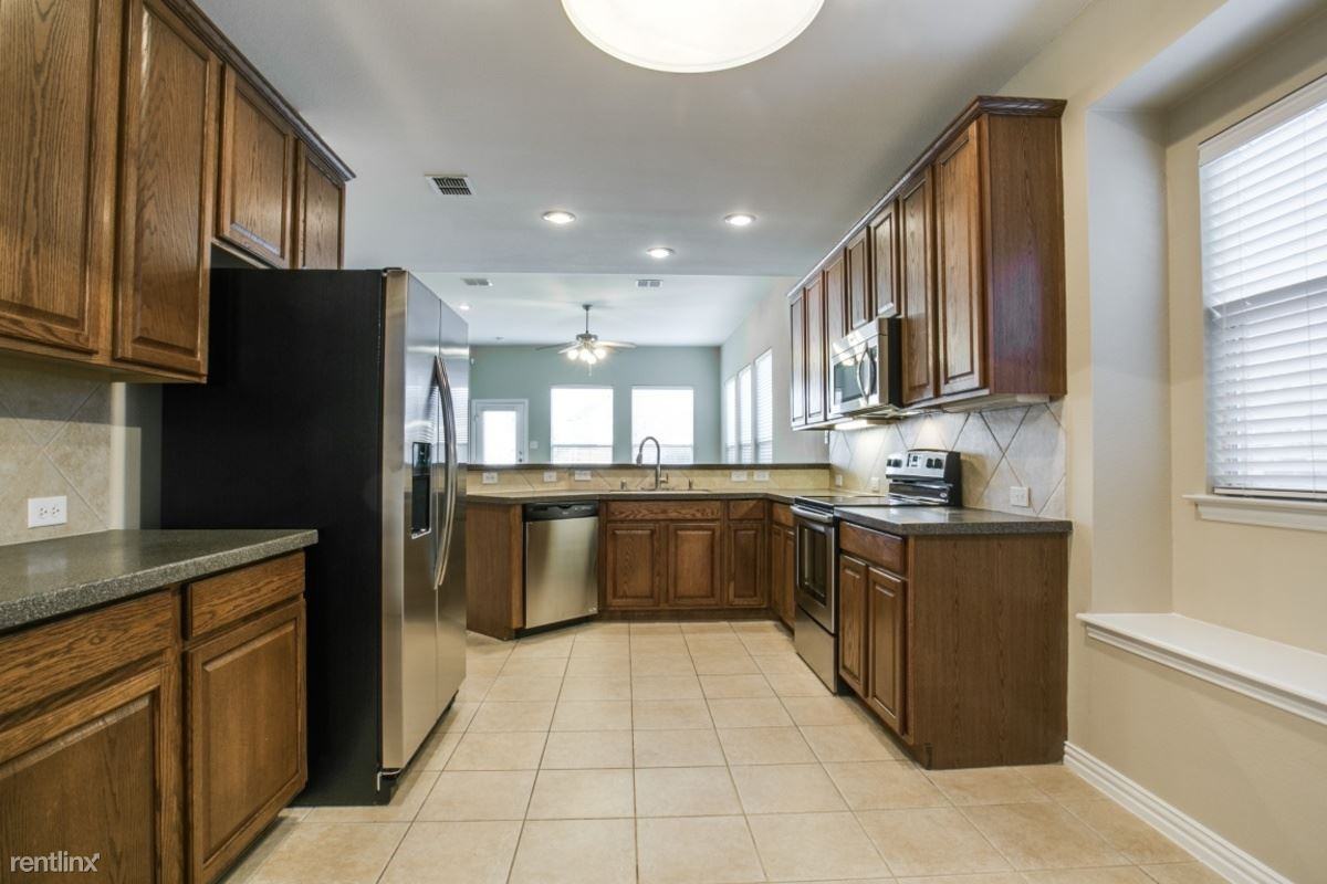 355 Bentson Dr - Photo 3 of 10