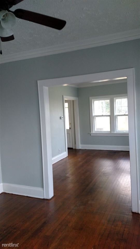 913 40th Pl - Photo 2 of 10